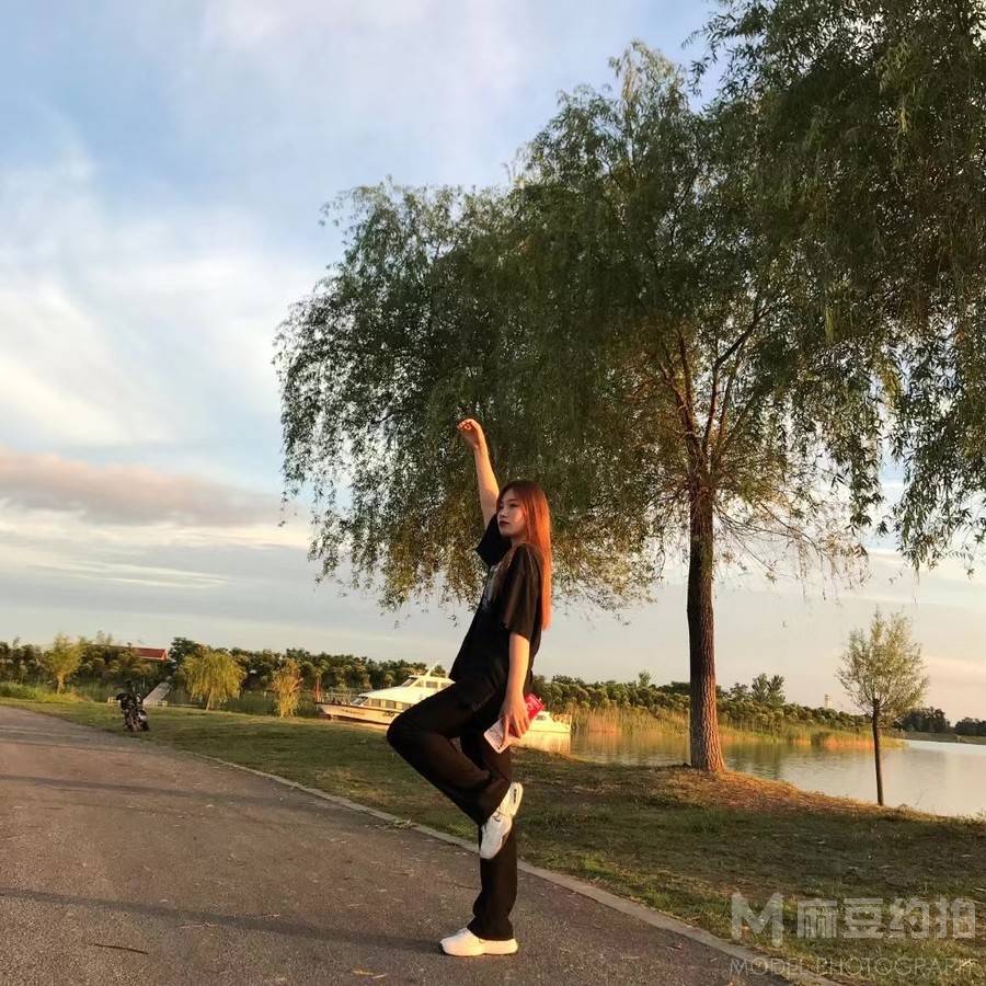 校园模特