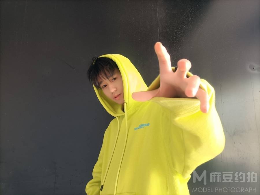 情绪模特