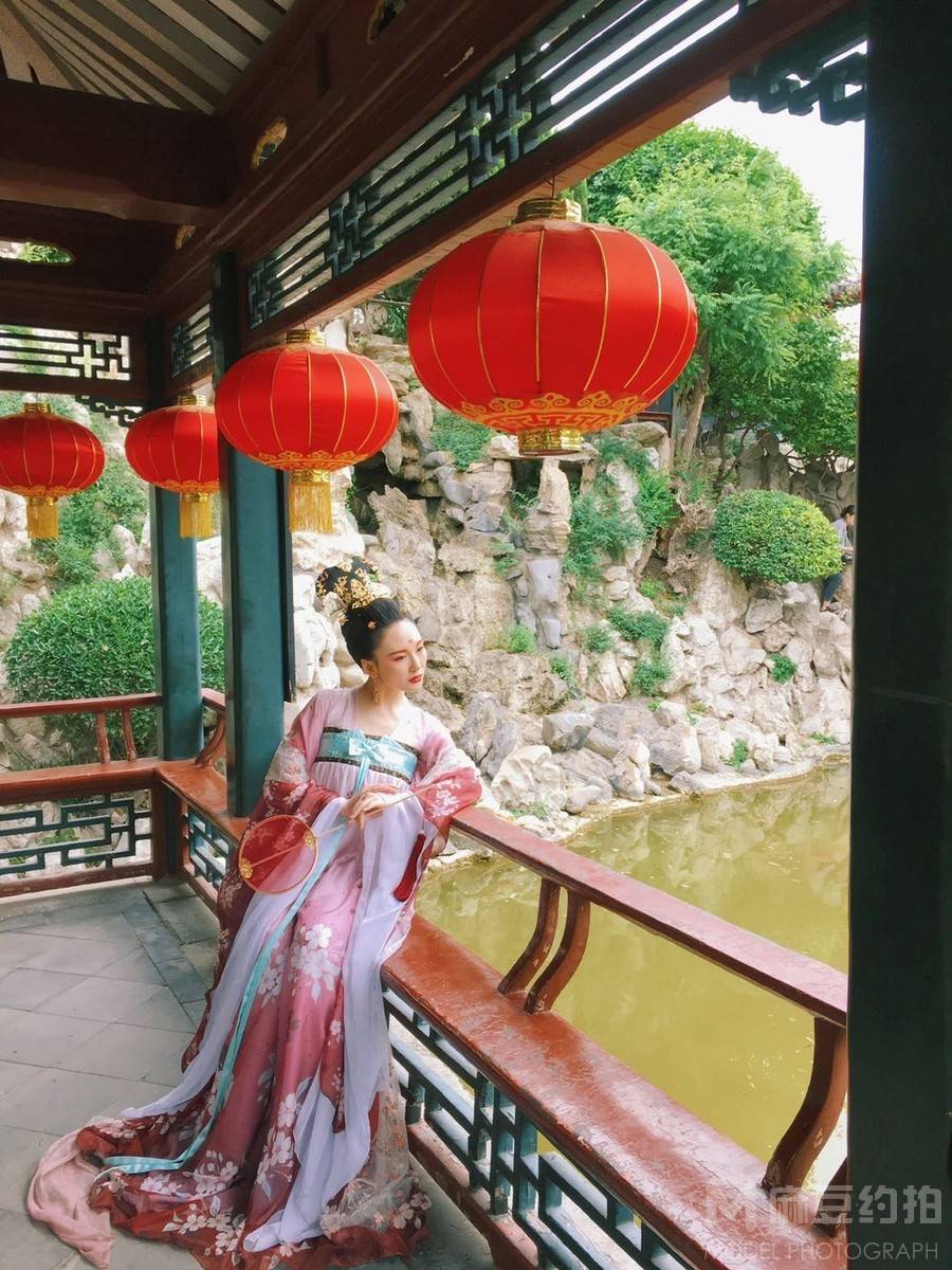 汉服模特