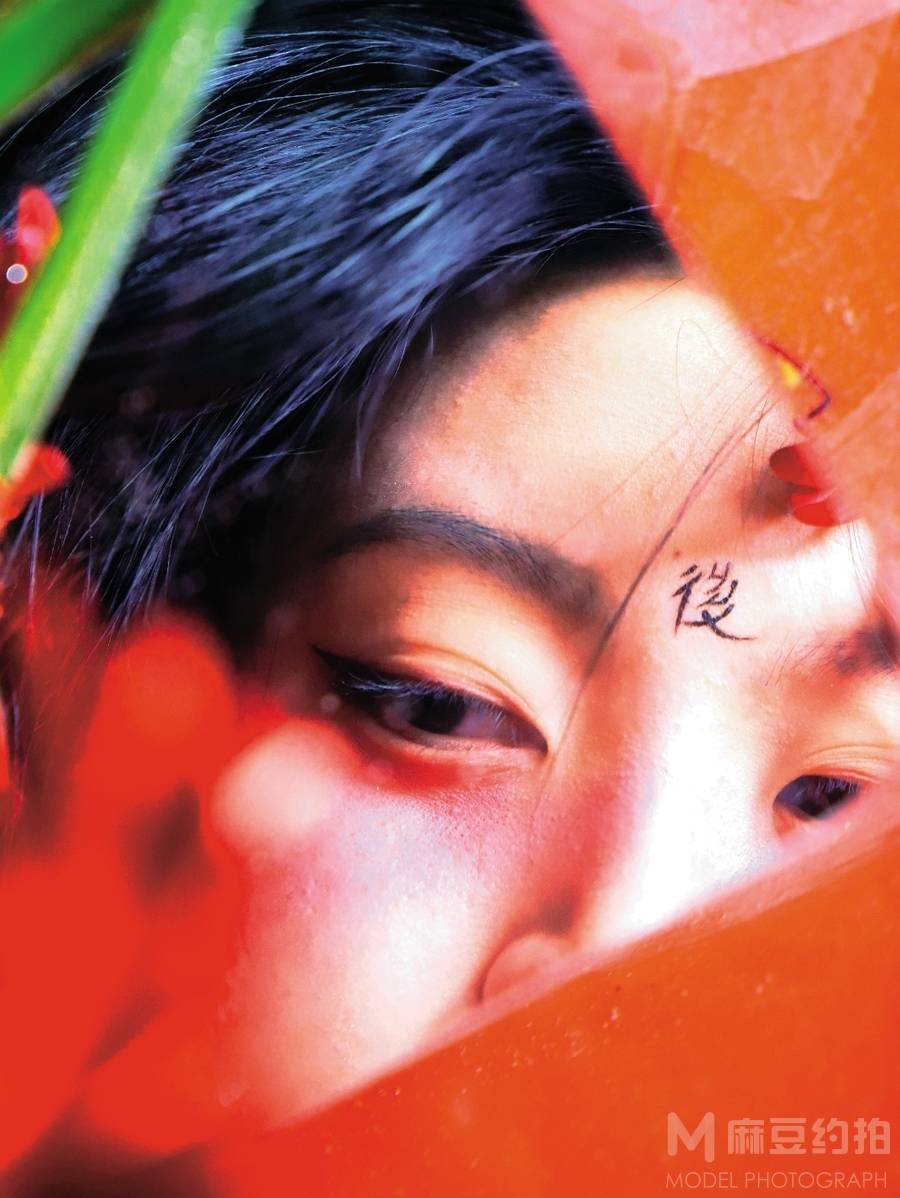 情绪模特