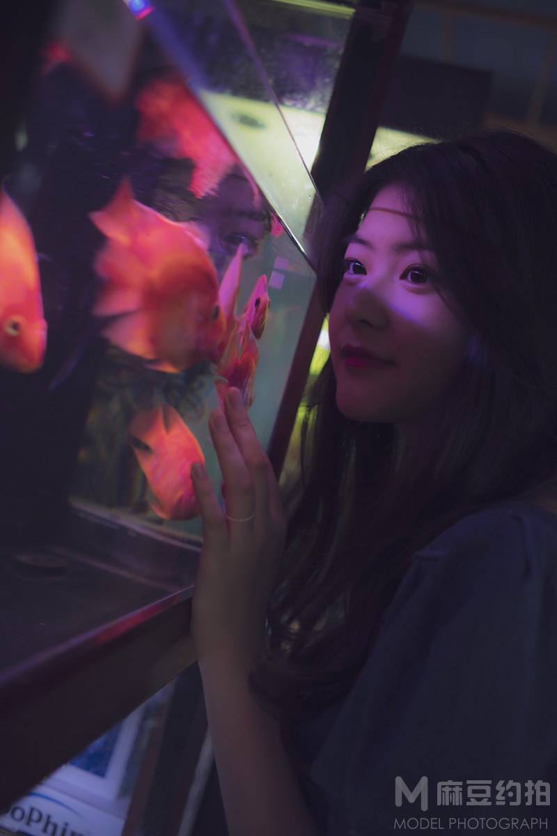 情绪模特