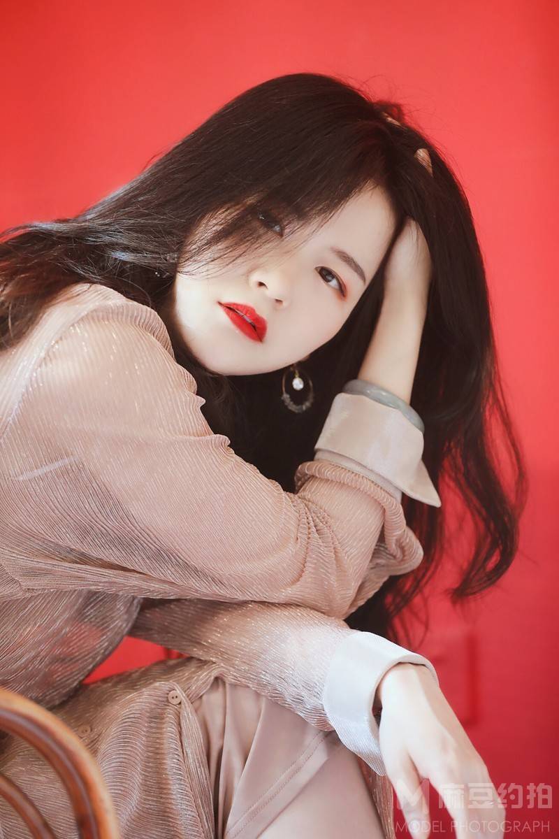 情绪模特