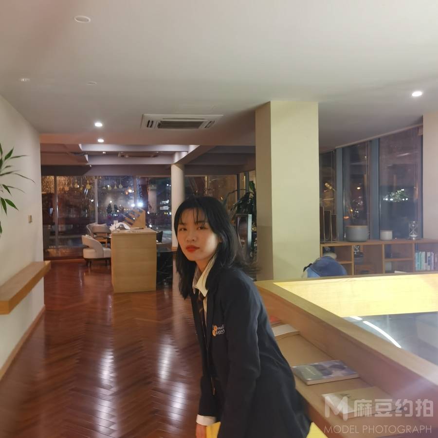 校园模特