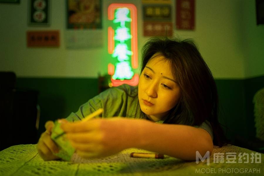 情绪模特