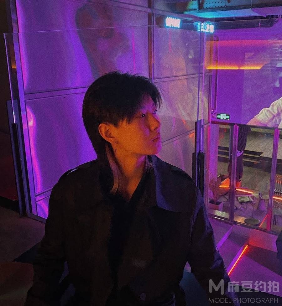 情绪模特