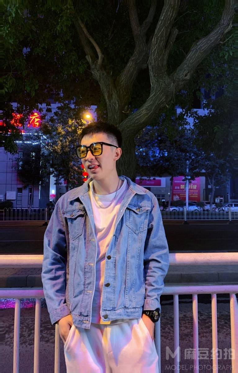 夜景模特