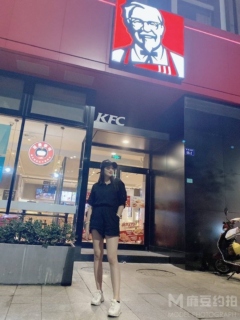 黑白模特