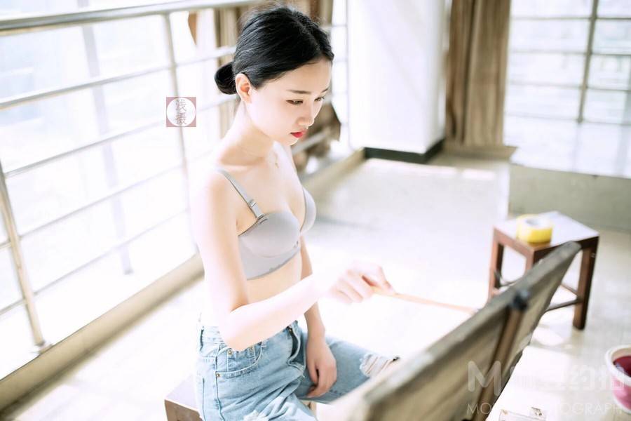 情绪模特