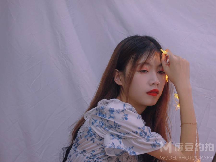 情绪模特