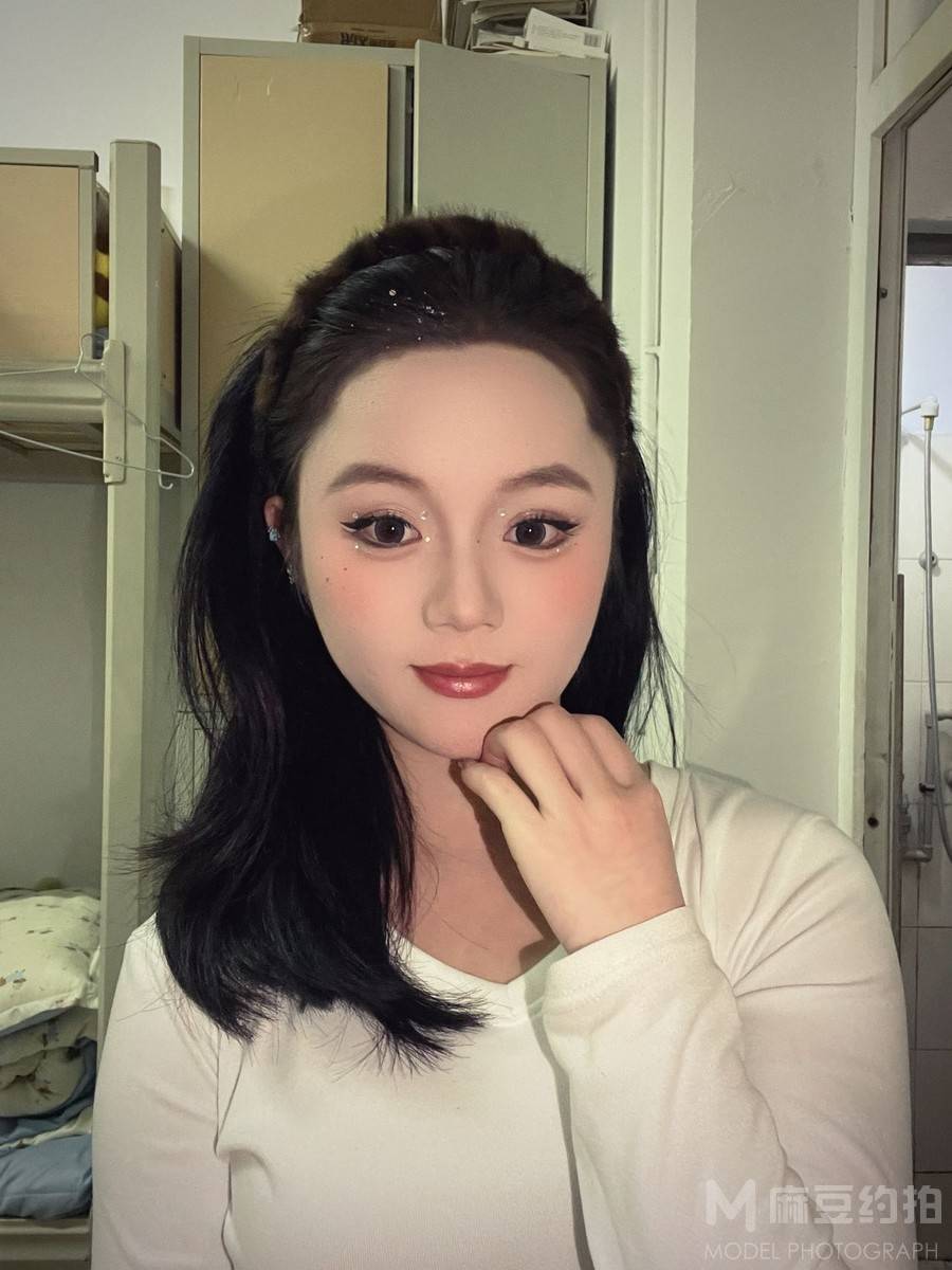 妆容模特