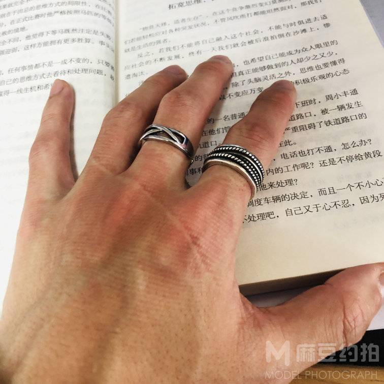 黑白模特