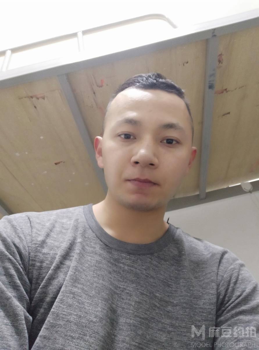 黑白模特