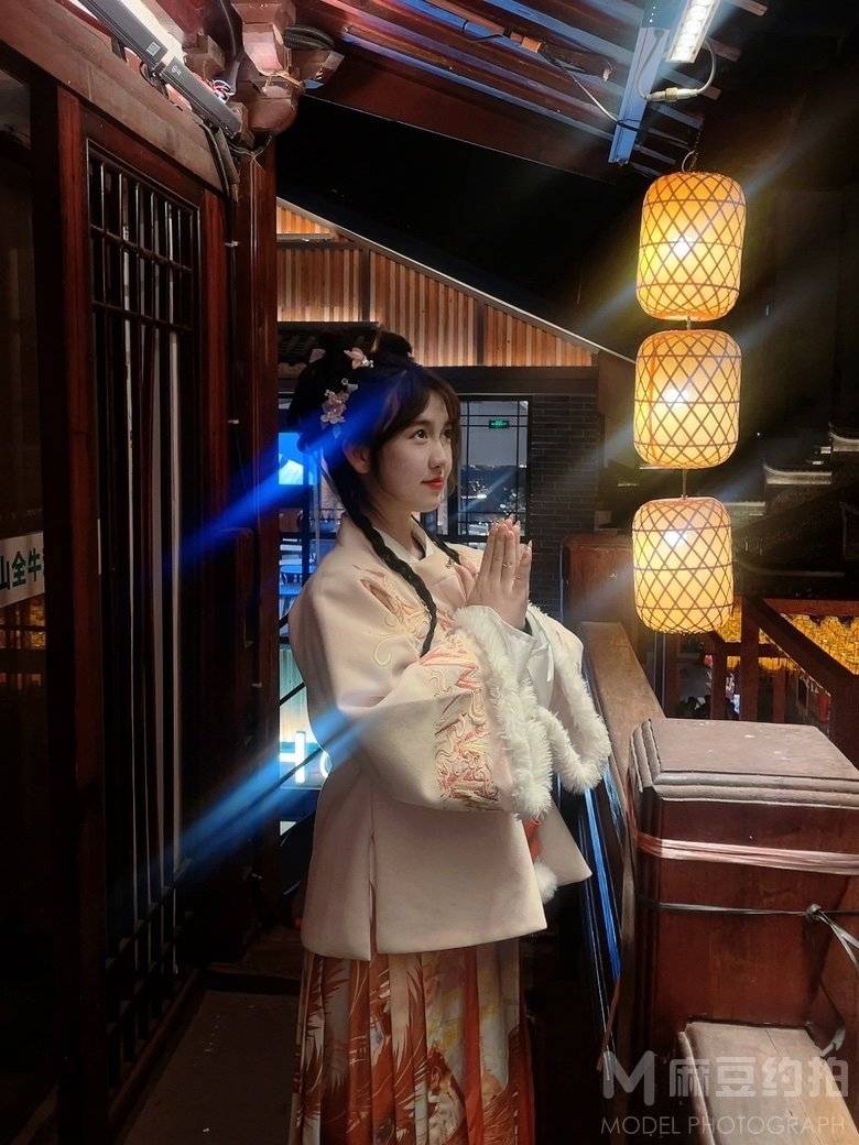 汉服模特