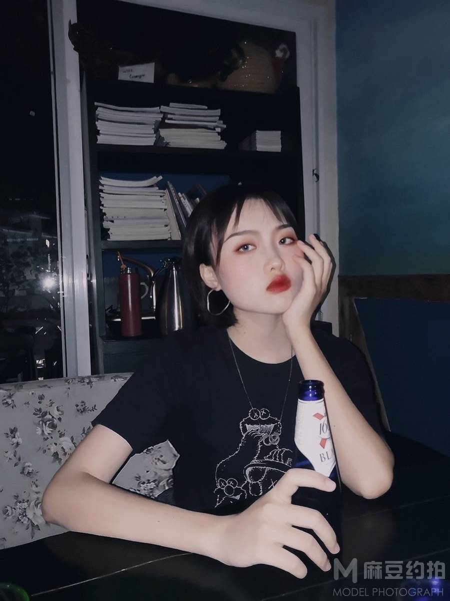 情绪模特