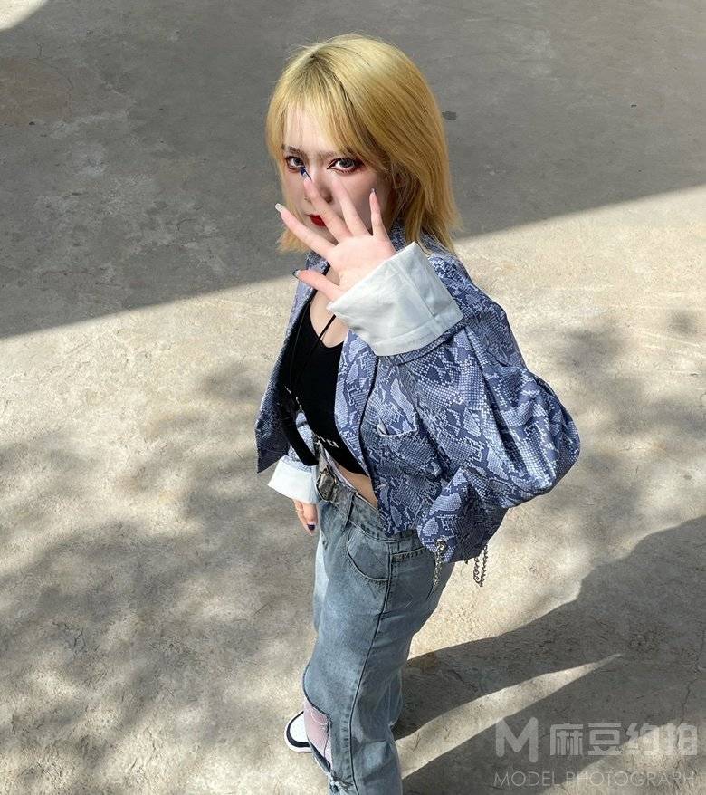 情绪模特