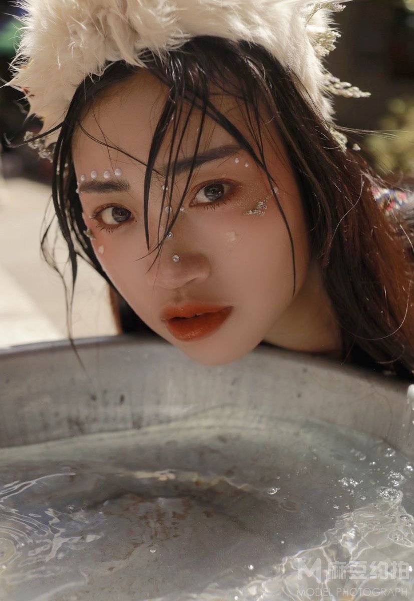情绪模特