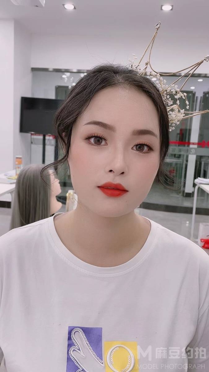 妆容模特