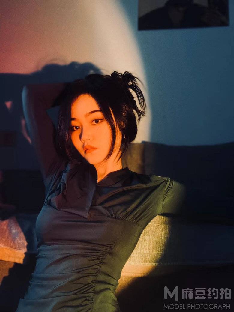 情绪模特
