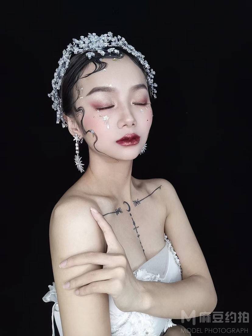 妆容模特