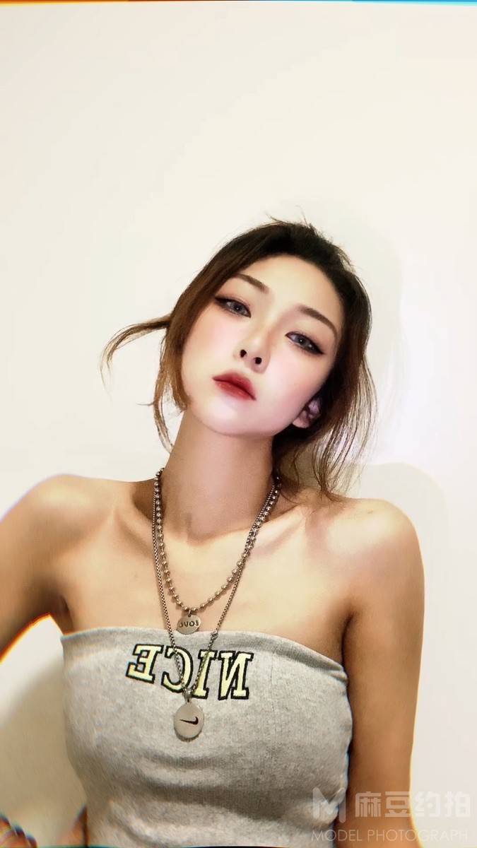 黑白模特