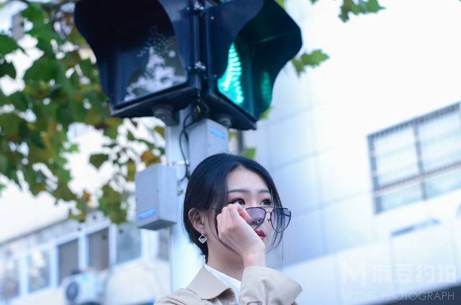 情绪模特