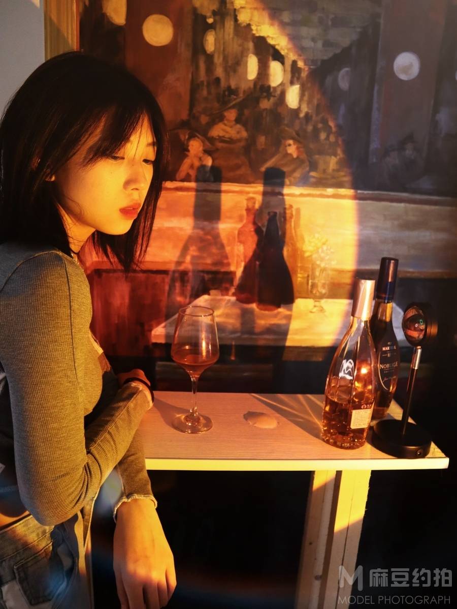 情绪模特