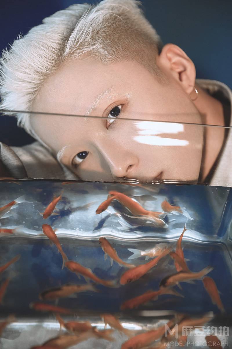 情绪模特
