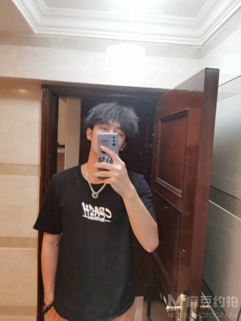 黑白模特
