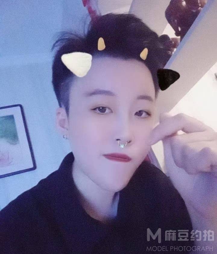 黑白模特