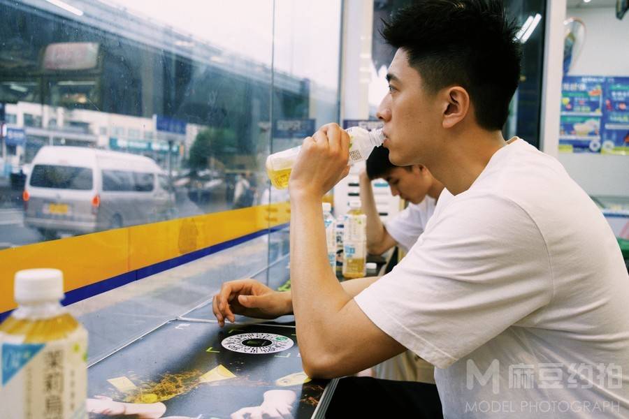 情绪模特