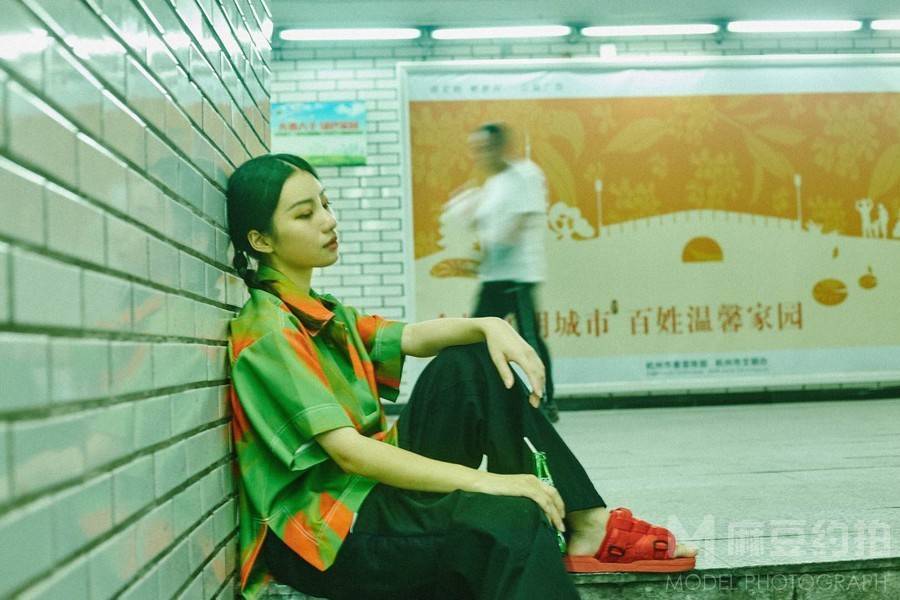 情绪模特