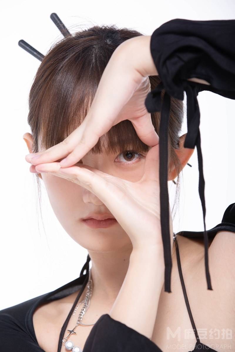 黑白模特