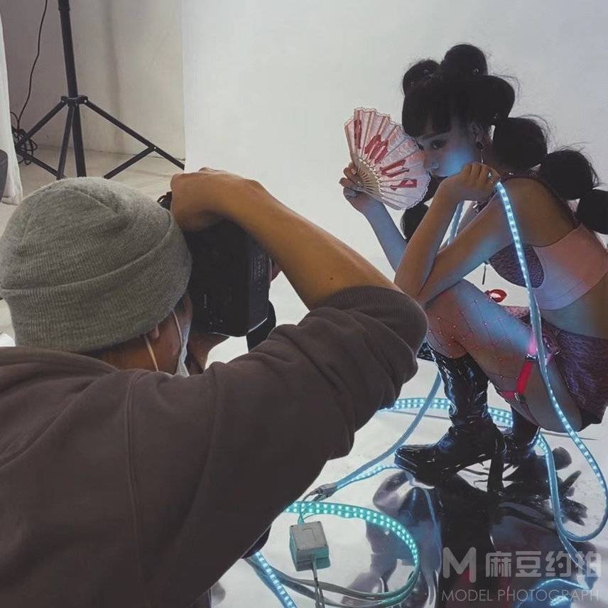 情绪模特