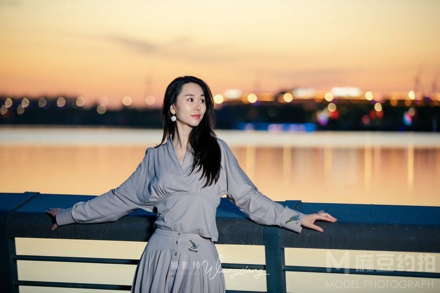夜景模特