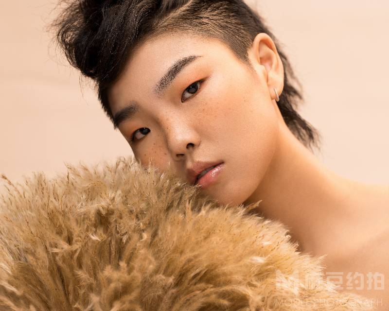 情绪模特