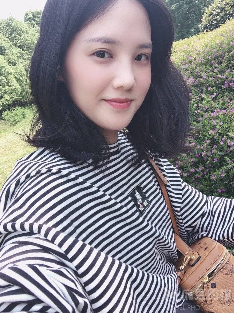 黑白模特