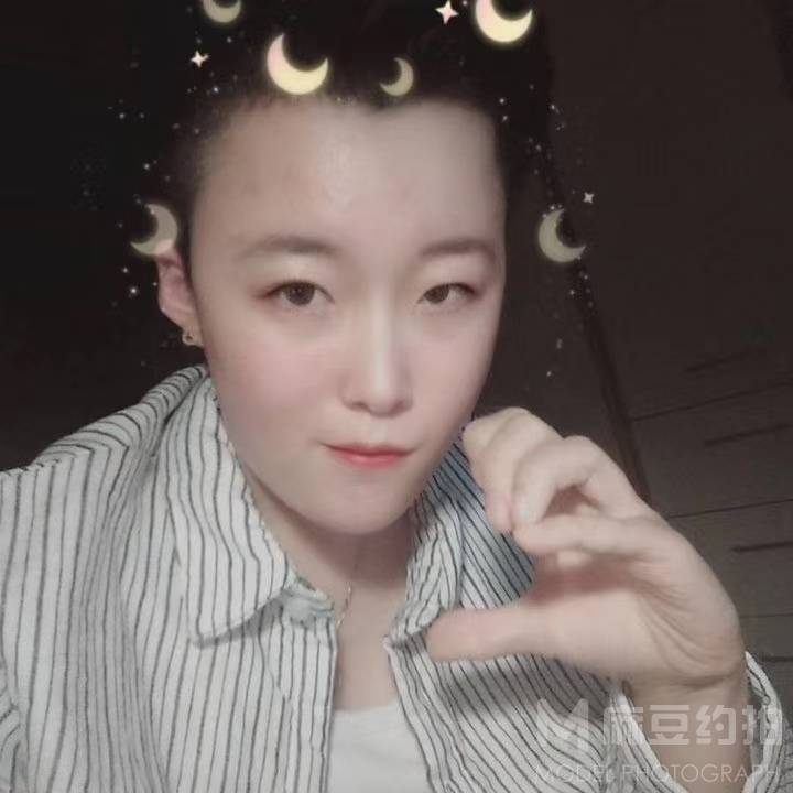 黑白模特