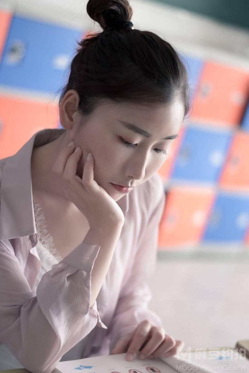 情绪模特