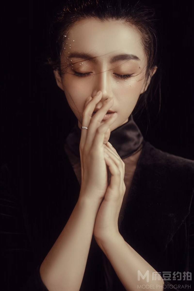情绪模特