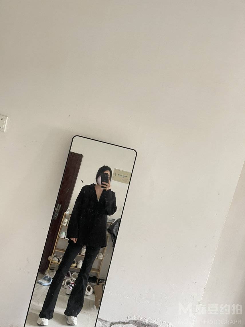 黑白模特