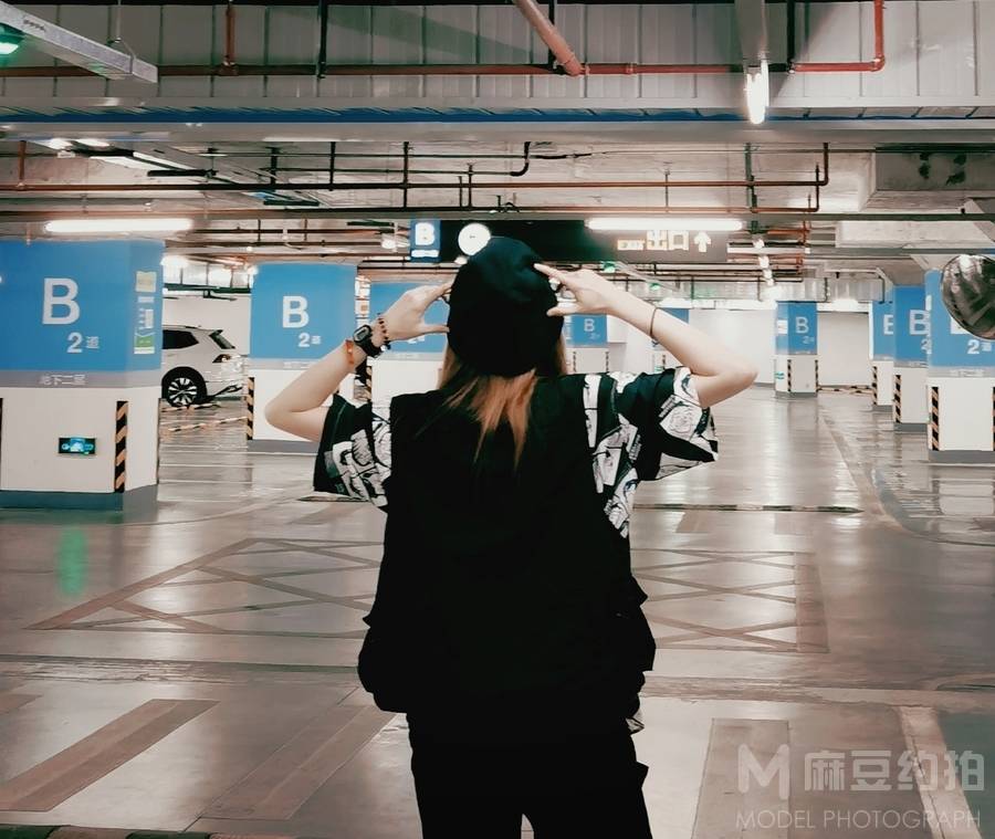 黑白模特