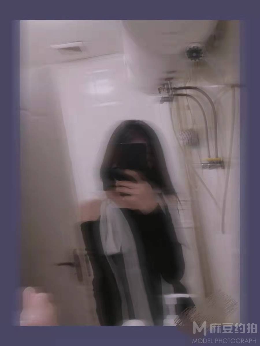 黑白模特