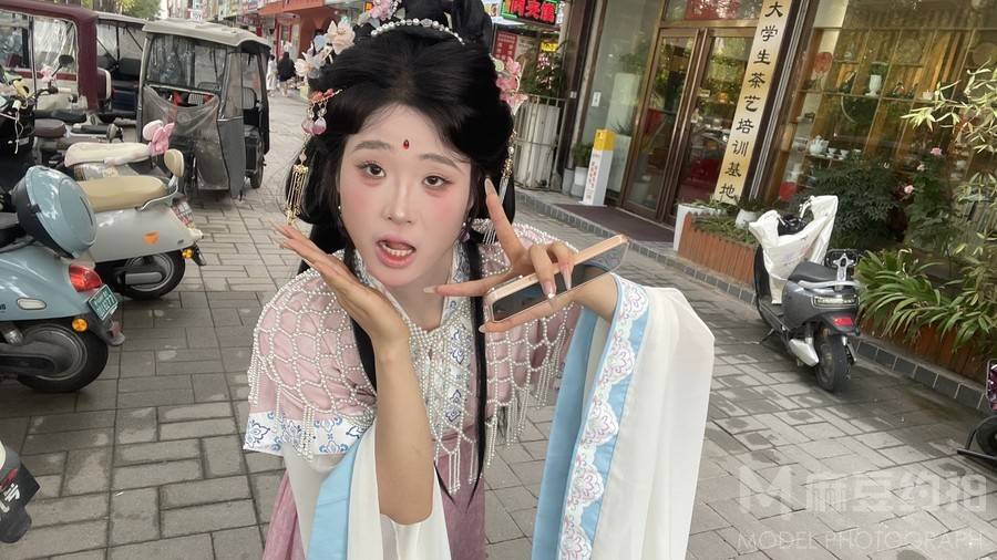 校园模特