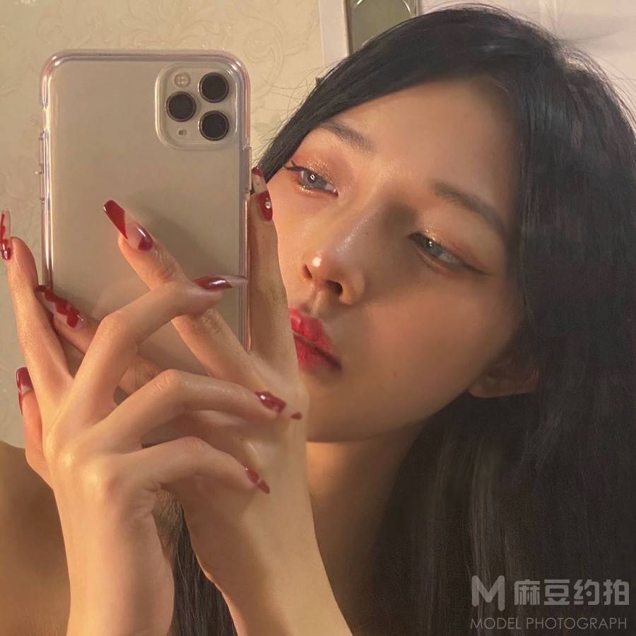 情绪模特