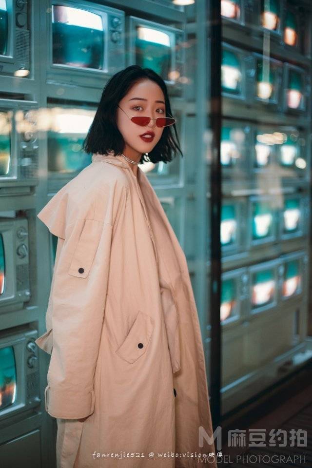 情绪模特