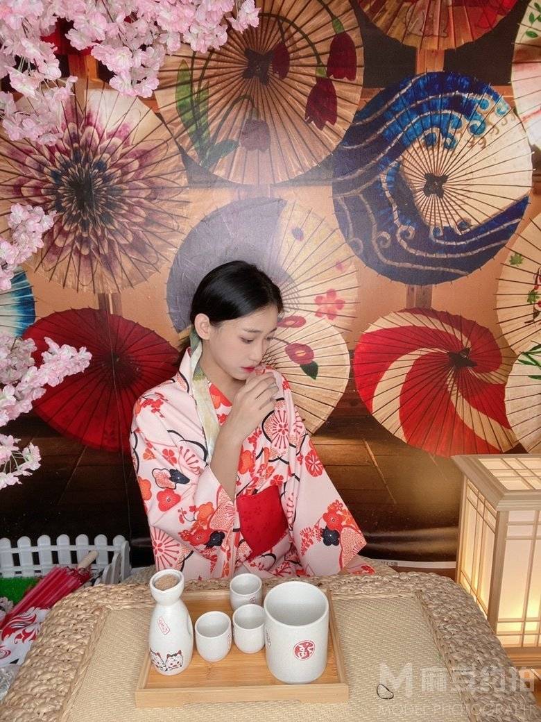 黑白模特