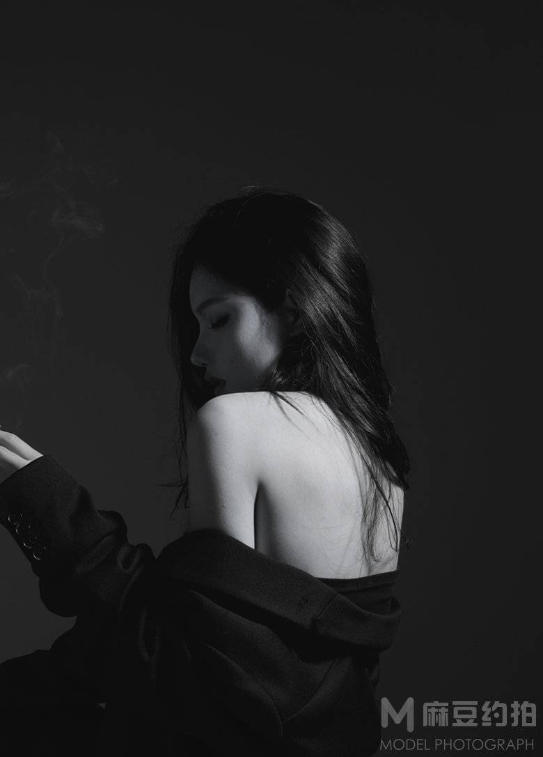 黑白模特