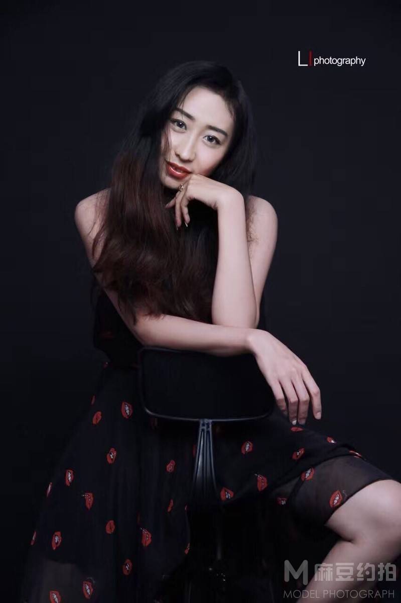 黑白模特