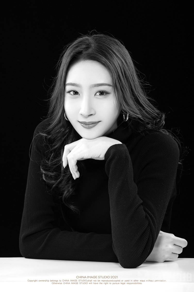 黑白模特
