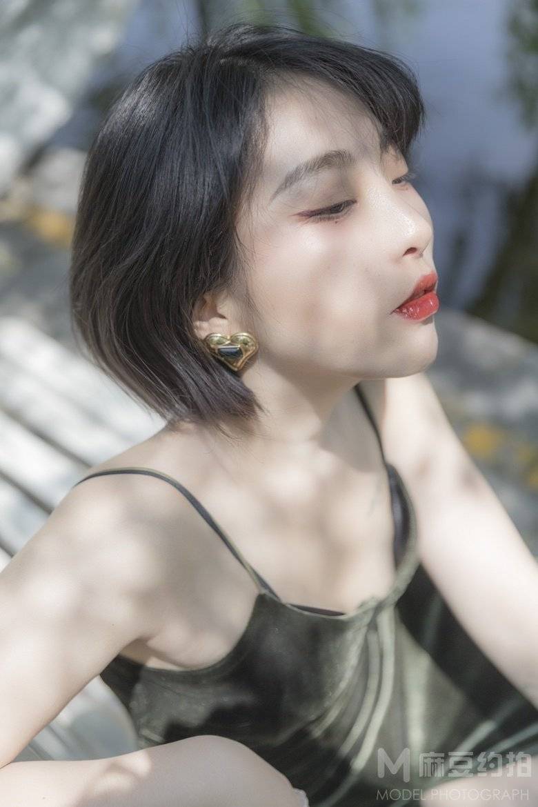 黑白模特